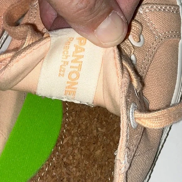 Cariuma, Size 8, Peach Pantone - Picture 9 of 10